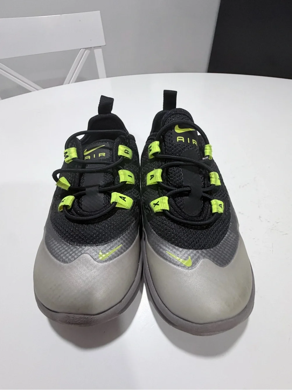 Nike Kids' Black and neon Air Sneaker
